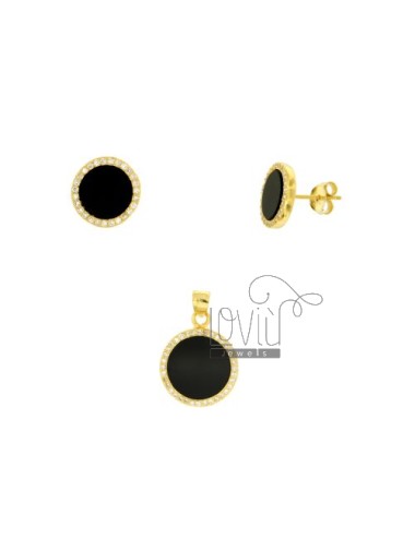 Set of earrings and round...