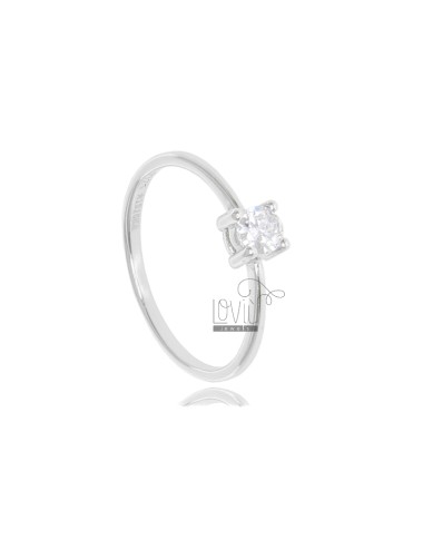 Solitaire ring in...