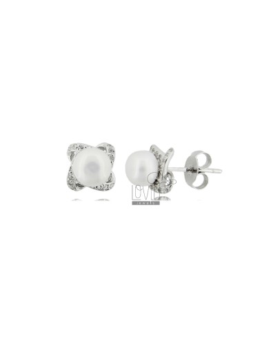 Lobe earrings with pearls...