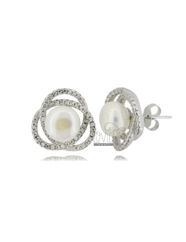 Lobe earrings with pearls...